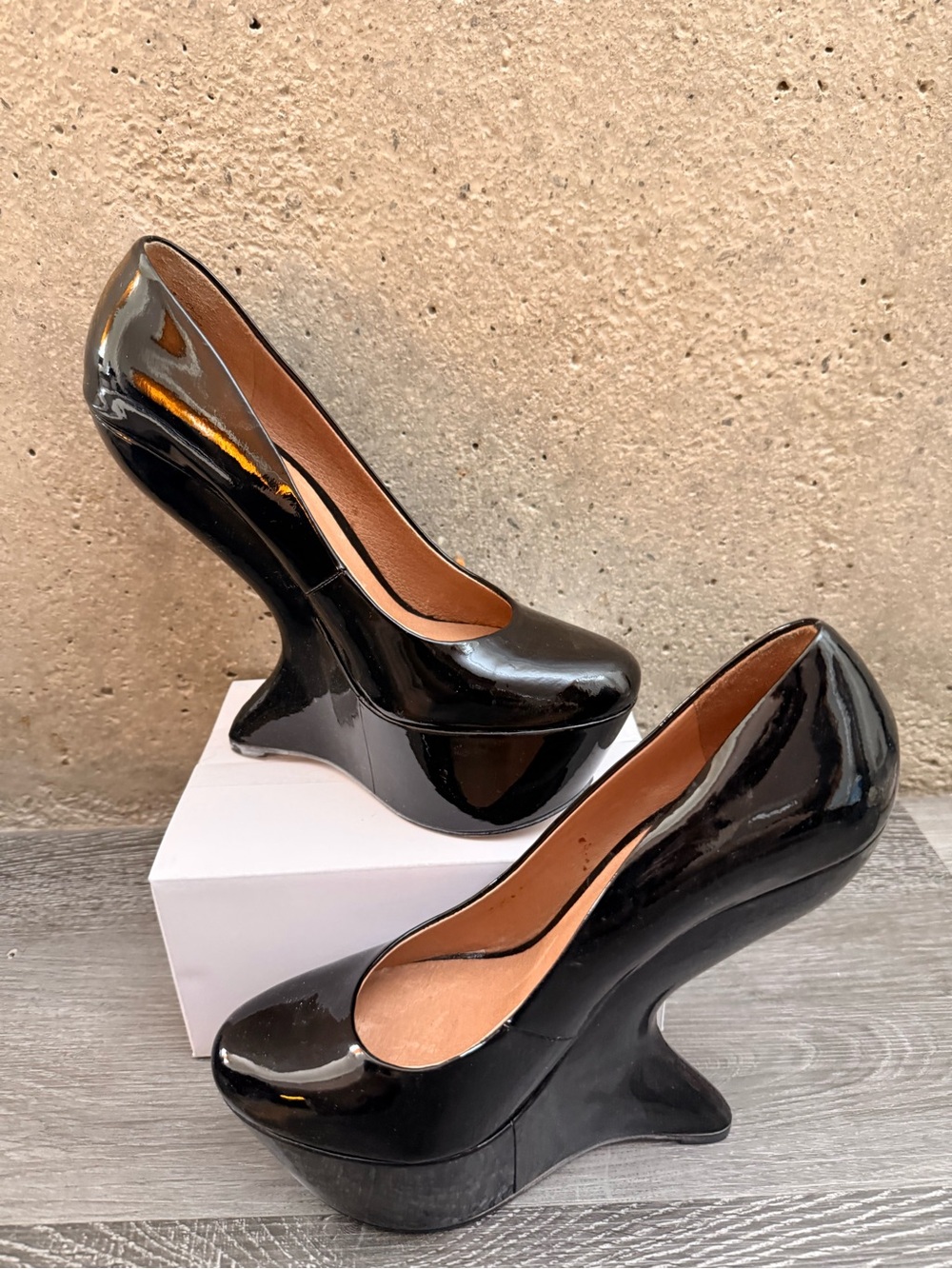 Aldo Black Patent Sculptural Wedge Pumps - Picture 3 of 12